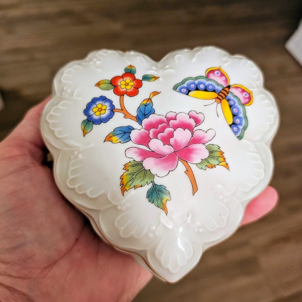 Vtg Estee Lauder Chinoiserie Porcelain Trinket Box Heart Butterfly Floral
